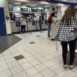 US Post Office - Holiday Crowd... as expected.
