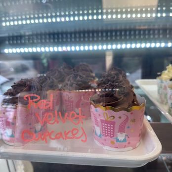 La Dolcekca Bakery Cafe - Delicious Red velvet cupcakes - Bakeries Near Me - Charlotte, North Carolina