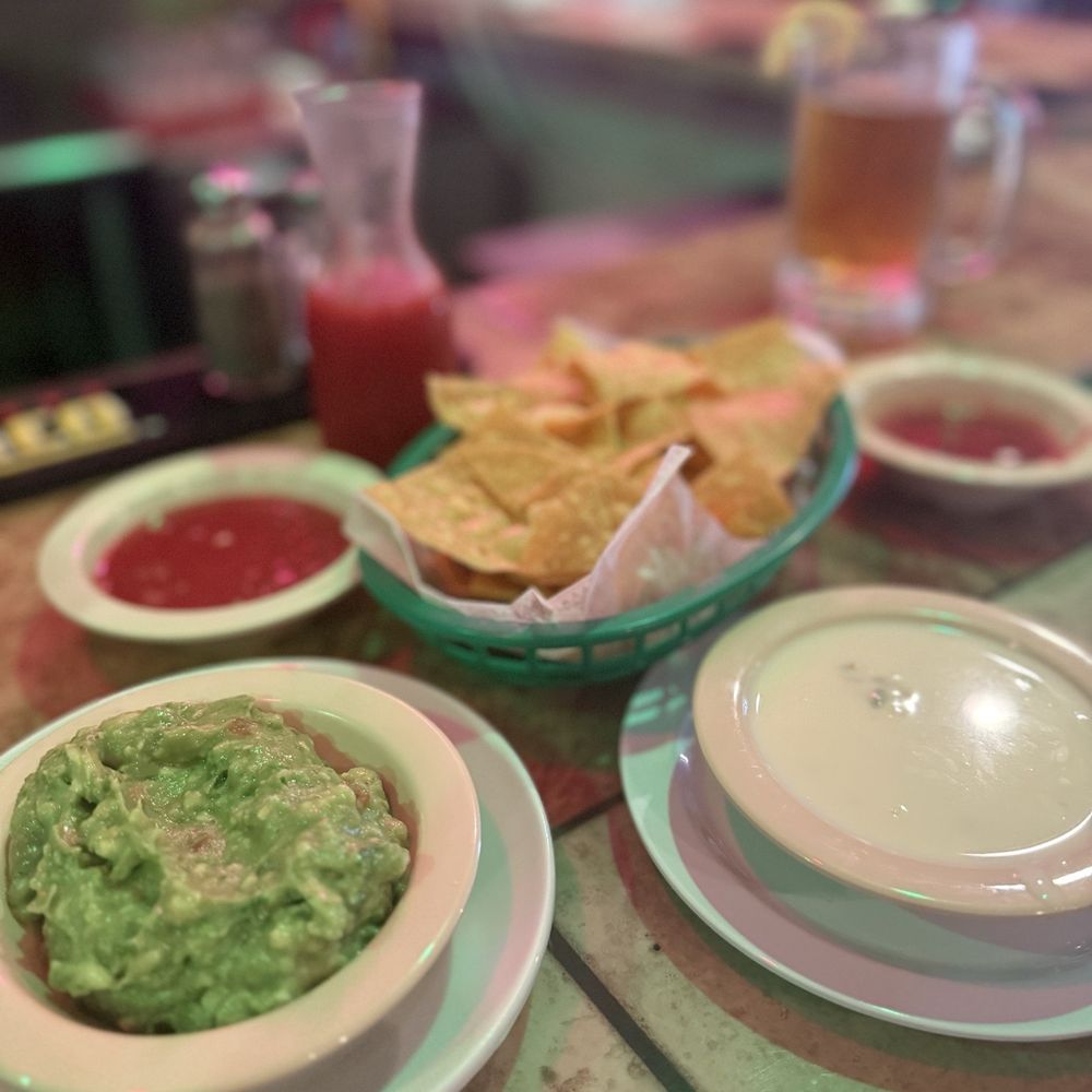 Mexico Restaurant - Chips and dips - Mexican Near Me - Greensboro, North Carolina Mexico Restaurant - Chips and dips - Mexican Near Me - Greensboro, North Carolina