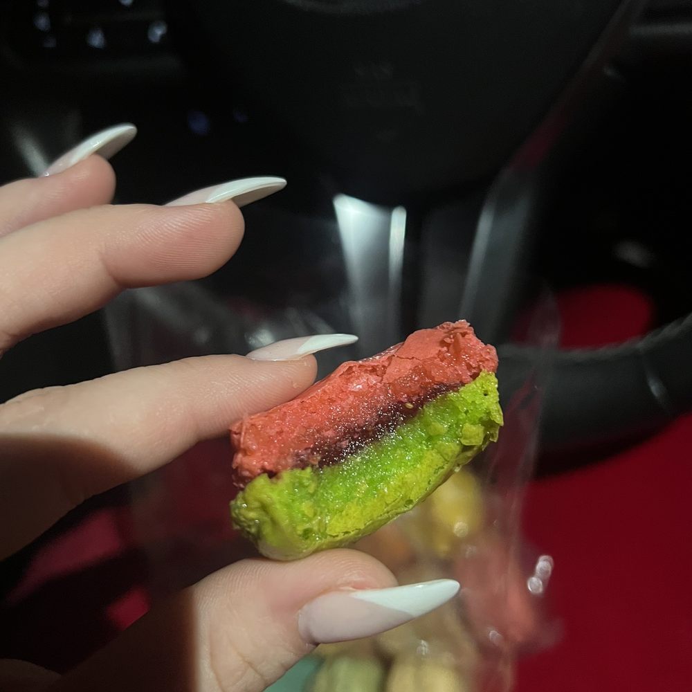 Le Macaron French Pastries - Strawberry Kiwi - Macarons Near Me - Franklin, Tennessee Le Macaron French Pastries - Strawberry Kiwi - Macarons Near Me - Franklin, Tennessee