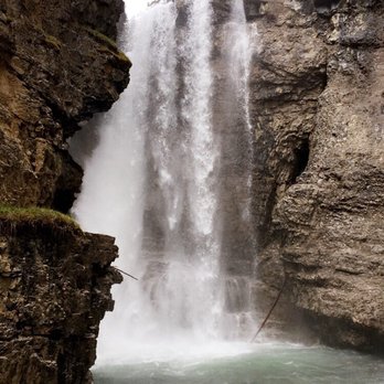 Johnston Canyon & Ink Pots - Upper Falls - Hiking Near Me - Banff, Alberta Johnston Canyon & Ink Pots - Upper Falls - Hiking Near Me - Banff, Alberta