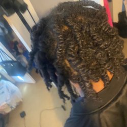 Twist And Go Natural Hair Salon - Less than an hour after service.