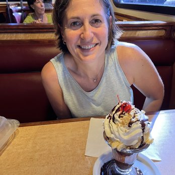 Studio Diner - Old fashioned hot fudge sundae! - American Near Me - San Diego, California Studio Diner - Old fashioned hot fudge sundae! - American Near Me - San Diego, California