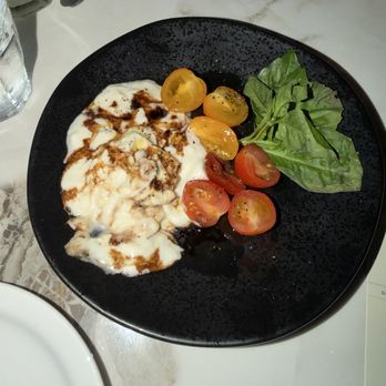 Sale Pepe - Caprese stracciatella - Pizza Near Me - Lahaina, Hawaii Sale Pepe - Caprese stracciatella - Pizza Near Me - Lahaina, Hawaii