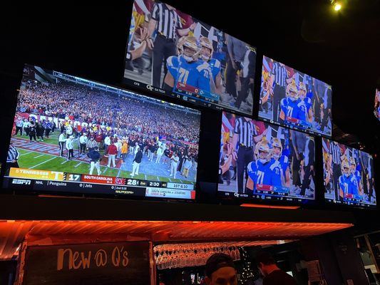 Q's Billiard Club & Restaurant by null