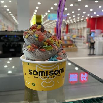 Somisomi - Ores ice cream with fruity pebbles - Desserts Near Me - Torrance, California Somisomi - Ores ice cream with fruity pebbles - Desserts Near Me - Torrance, California