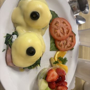 The Belgian Cafe - Classic eggs Benedict - Breakfast & Brunch Near Me - Solvang, California