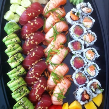 Sushi San - Det første fad ud af 3 til 8 personer 96 stk 1000 kr. Fundet til de penge, og fantastisk anrettet. - Sushi Bars Near Me - Holte, 84
