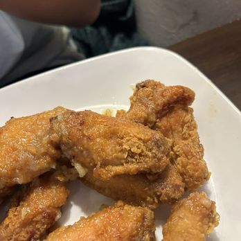 Mikawon & Vons Chicken - Garlic chicken wings - Korean Near Me - Honolulu, Hawaii