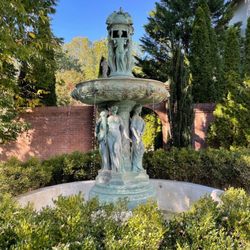 Falcon Rest Mansion & Gardens - Fountain