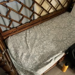 Book That Condo - This was the day bed that was not as advertised