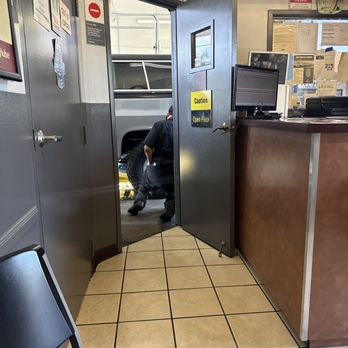 Jiffy Lube Oil Change - Working on car - Auto Repair Near Me - Whittier, California Jiffy Lube Oil Change - Working on car - Auto Repair Near Me - Whittier, California