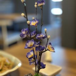 Ni's Asian Bistro & Sushi Bar - Flowers detail