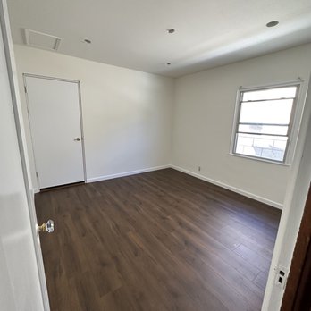 Top Tier Development - empty room with hard wood floors - General Contractors Near Me