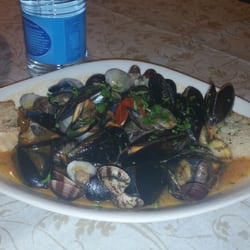 Antica Pizzeria Ciro - muscoli e vongole zuppa...even though I think it's was supposed to be seafood soup.