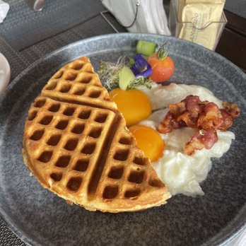 Serendipity - Waffle, eggs (huevos) & bacon (tocino) - Coffee & Tea Near Me - Playa del Carmen, ROO