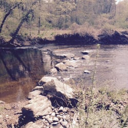 Peppertree Camping - Wonderful sounding mini waterfall