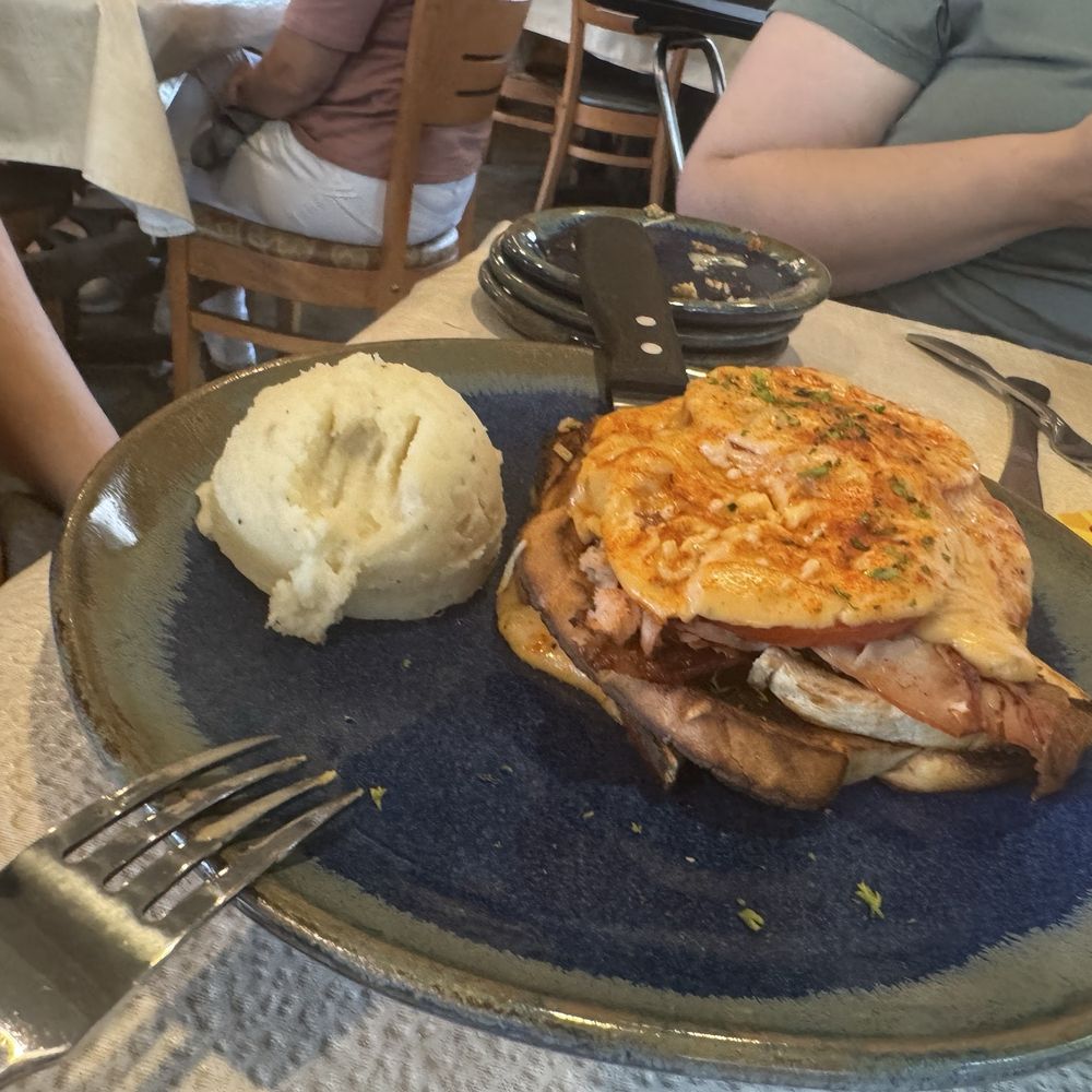 Old Mill Pottery House Cafe - Pottery house hot brown - American Near Me - Pigeon Forge, Tennessee Old Mill Pottery House Cafe - Pottery house hot brown - American Near Me - Pigeon Forge, Tennessee