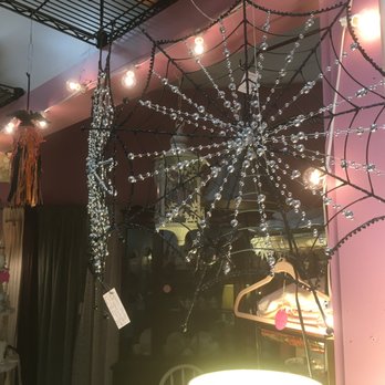 Bella Vintage - Used, Vintage & Consignment Near Me - Windsor Locks, Connecticut