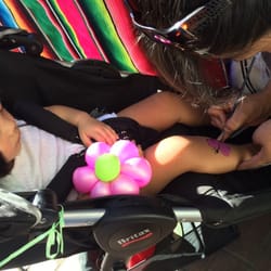 Tarzana Safari Walk - Nice lady painting a flower on my daughters leg