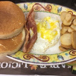 Tutti Frutti - Eggs and pancakes
