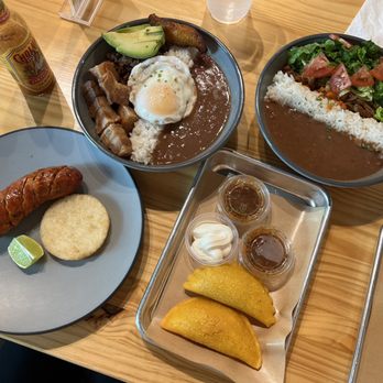 Candelaria Eatery & Cafe - Burgers Near Me - Oxford, Florida Candelaria Eatery & Cafe - Burgers Near Me - Oxford, Florida