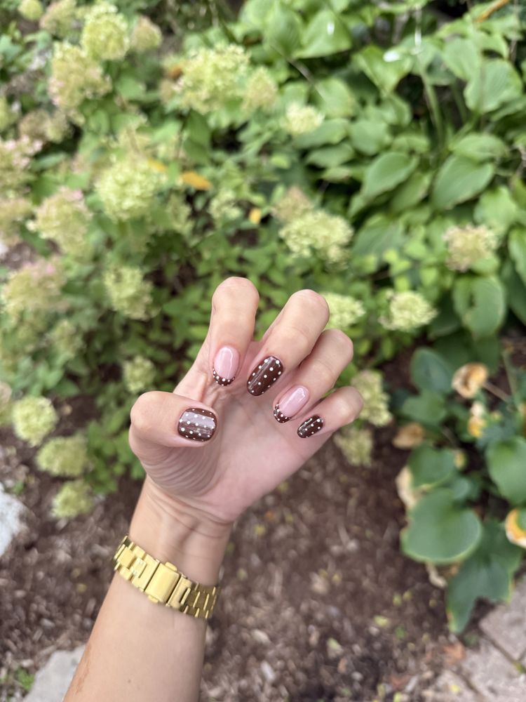 Uka Essentials Nails Logo