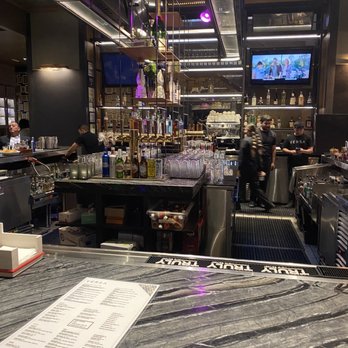 VERSA - Bar area - New American Near Me - New York, New York