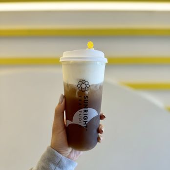 Sunright Tea Studio - Burlingame - Peach oolong tea with cheese foam - Bubble Tea Near Me - Burlingame, California