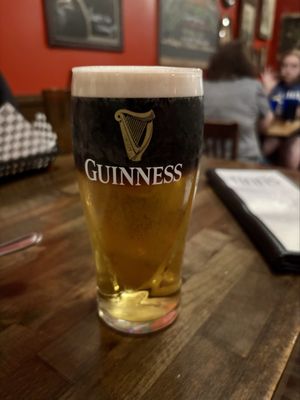 Finn's Irish Pub by null