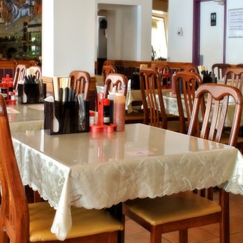 New Mee Fung Restaurant - empty tables and chairs - Vietnamese Near Me - Ottawa, Ontario New Mee Fung Restaurant - empty tables and chairs - Vietnamese Near Me - Ottawa, Ontario