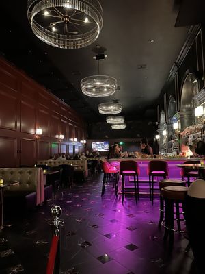 Bar Loretta by null