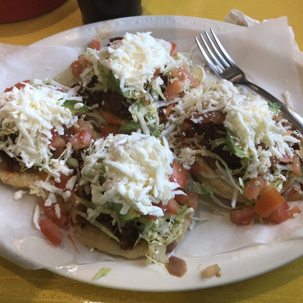 Taqueria Molcas - Sopes de deshebrada guisada. - Mexican Near Me - Palmhurst, Texas