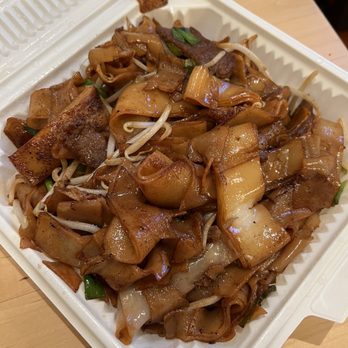 Heung Yuen Restaurant - 37. Beef Chow Fun with Bean Sprouts - Chinese Near Me - San Francisco, California