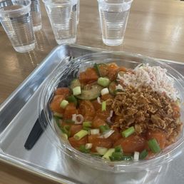 Salmon bowl with 6 small water cups