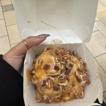Cinnabon - Bakeries Near Me - Concord, California