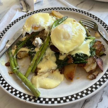 Broad Street Diner - Crab cake eggs Benedict - Diners Near Me - Keyport, New Jersey