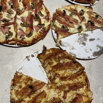 Club 28 - Bacon cheeseburger pizza, meat lovers pizza, chicken bacon ranch and BBQ chicken pizza - Pizza Near Me - Wakefield, Michigan Club 28 - Bacon cheeseburger pizza, meat lovers pizza, chicken bacon ranch and BBQ chicken pizza - Pizza Near Me - Wakefield, Michigan