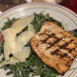 Capone's Gourmet Pizza & Pasta - Arugula salad with grilled salmon