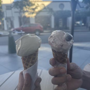 Bacio di Latte - Strawberry shortcake and buttercream pretzel - Gelato Near Me - Santa Monica, California Bacio di Latte - Strawberry shortcake and buttercream pretzel - Gelato Near Me - Santa Monica, California