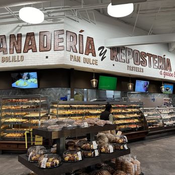 Northgate Market - You will find the very popular sweet bread, as well as French baguettes, bolillos (French rolls) and cakes among other fresh pastries - Grocery Near Me - Culver City, California