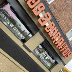 Los 3 Burritos - Outside