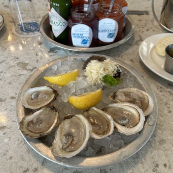 Rodney's Oyster House Calgary - Happy hour oyster special - Seafood Near Me - Calgary, Alberta Rodney's Oyster House Calgary - Happy hour oyster special - Seafood Near Me - Calgary, Alberta
