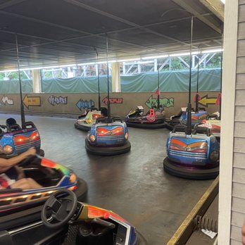 Lake Compounce - Only 6 bumper cars working out of 15 - Amusement Parks Near Me - Bristol, Connecticut Lake Compounce - Only 6 bumper cars working out of 15 - Amusement Parks Near Me - Bristol, Connecticut