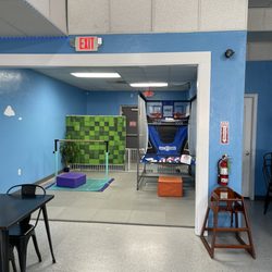 Little Flyers Indoor Playground - Basketball area