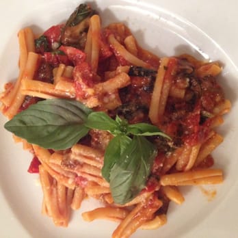 La Cantinella - Pasta fresca con berenjena, albahaca, mozarela y parmesano! Buenísima! - Italian Near Me - Valencia, V