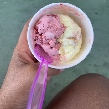 Small Town Creamery - Ice Cream & Frozen Yogurt Near Me - Holmes Beach, Florida
