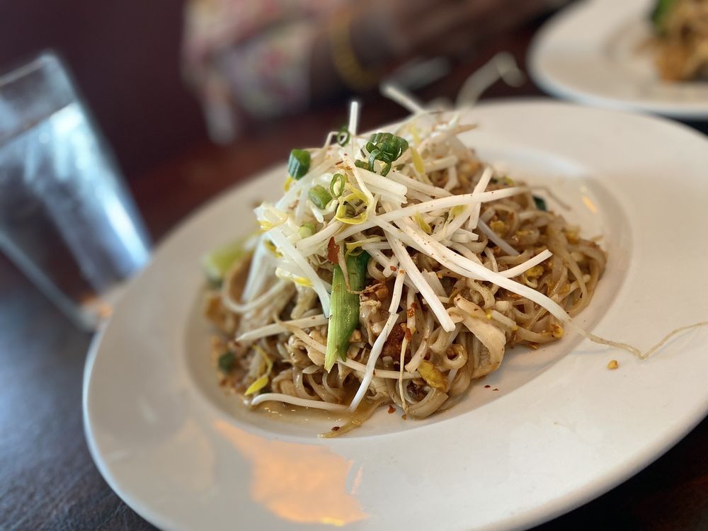 Baitong Thai & Sushi Restaurant