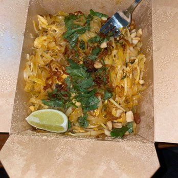 Mama Hue - Chicken pad Thai to go - Vietnamese Near Me - Vero Beach, Florida Mama Hue - Chicken pad Thai to go - Vietnamese Near Me - Vero Beach, Florida