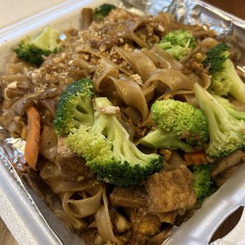 Laos Thai Restaurant - Pad see ewe - Thai Near Me - Omaha, Nebraska Laos Thai Restaurant - Pad see ewe - Thai Near Me - Omaha, Nebraska